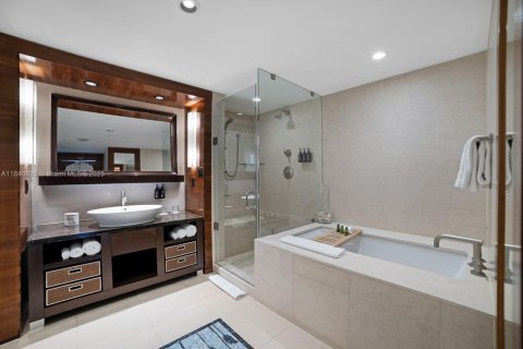 Copropriété à vendre à Miami Beach, Floride: 2 chambres, 109.72 m2 № 1830411 - photo 14
