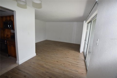 Condo in Orlando, Florida, 1 bedroom  № 2216831 - photo 18