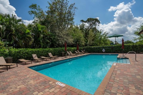 Townhouse in Palm Springs, Florida 3 bedrooms, 157.1 sq.m. № 1075995 - photo 1