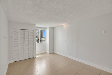 Condominio en venta en Miami, Florida, 2 dormitorios, 78.78 m2 № 1929939 - foto 12