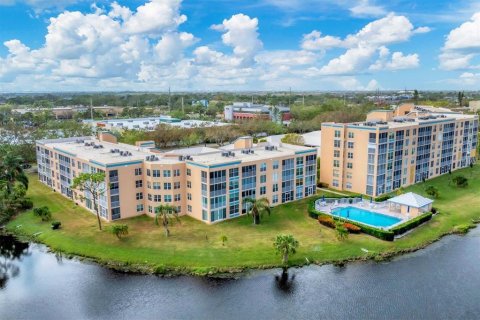 Condominio en venta en Bradenton, Florida, 2 dormitorios, 116.69 m2 № 1432826 - foto 2