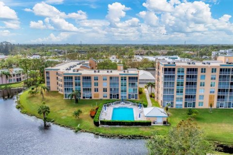 Condominio en venta en Bradenton, Florida, 2 dormitorios, 116.69 m2 № 1432826 - foto 1