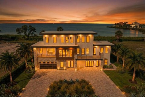 Casa en venta en Port Richey, Florida, 4 dormitorios, 455.69 m2 № 2329155 - foto 2