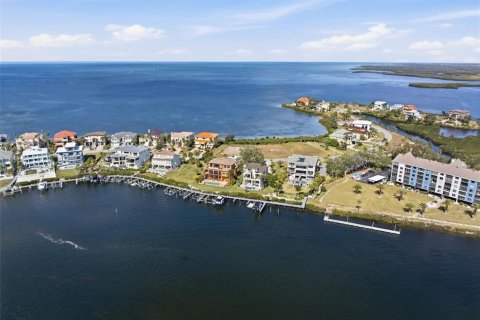 Casa en venta en Port Richey, Florida, 4 dormitorios, 455.69 m2 № 2329155 - foto 30
