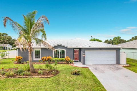 House in Port St. Lucie, Florida 3 bedrooms, 118.08 sq.m. № 2303759