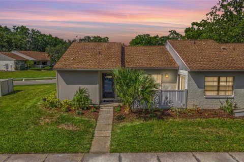 House in Oldsmar, Florida 2 bedrooms, 128.21 sq.m. № 2220440