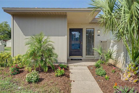 House in Oldsmar, Florida 2 bedrooms, 128.21 sq.m. № 2220440 - photo 2