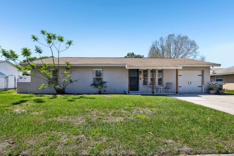 House in Merrit Island, Florida 3 bedrooms, 163.69 sq.m. № 2083481 - photo 3