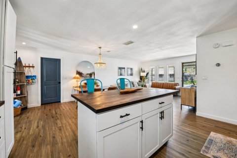 House in Merrit Island, Florida 3 bedrooms, 163.69 sq.m. № 2083481 - photo 14
