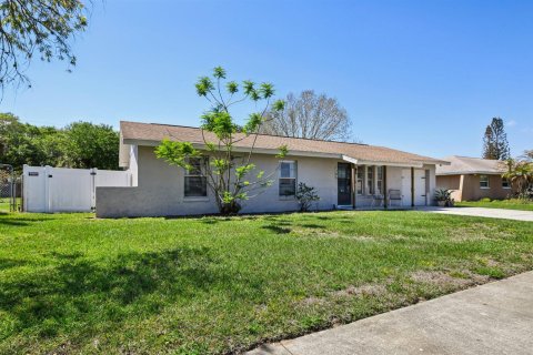 House in Merrit Island, Florida 3 bedrooms, 163.69 sq.m. № 2083481 - photo 4