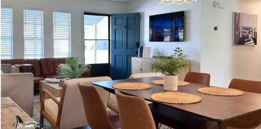 House in Merrit Island, Florida 3 bedrooms, 163.69 sq.m. № 2083481