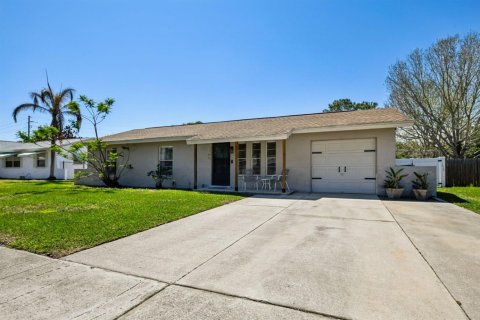 House in Merrit Island, Florida 3 bedrooms, 163.69 sq.m. № 2083481 - photo 5