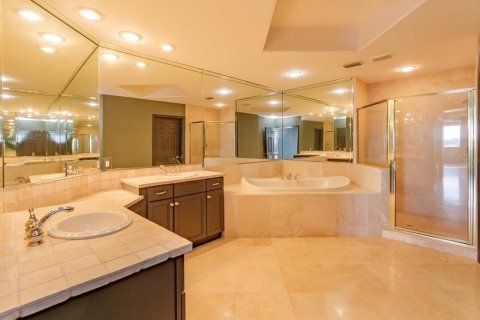 Condominio en venta en Orlando, Florida, 3 dormitorios, 315.96 m2 № 2165885 - foto 28