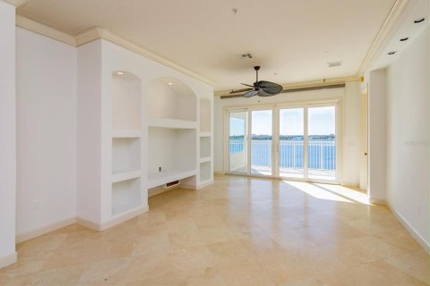 Condominio en venta en Orlando, Florida, 3 dormitorios, 315.96 m2 № 2165885 - foto 13