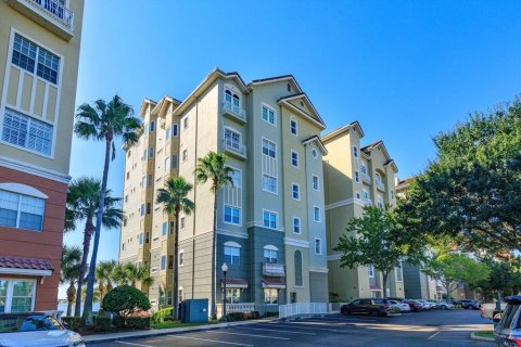 Condominio en venta en Orlando, Florida, 3 dormitorios, 315.96 m2 № 2165885 - foto 2