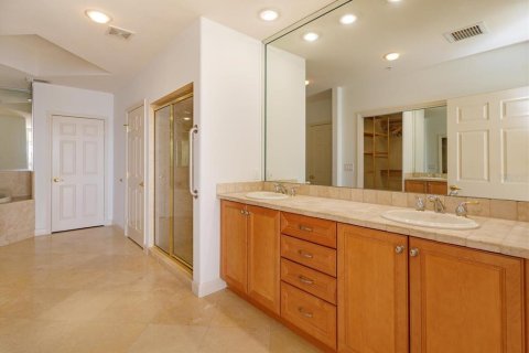 Condominio en venta en Orlando, Florida, 3 dormitorios, 315.96 m2 № 2165885 - foto 22