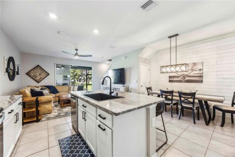 Adosado en venta en Sarasota, Florida, 3 dormitorios, 160.16 m2 № 1790061 - foto 18