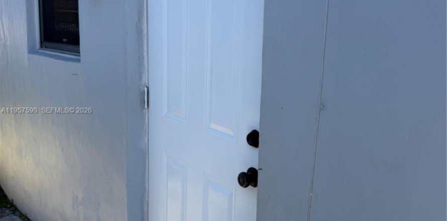 Casa en Miami, Florida 3 dormitorios, 296.73 m2 № 2026272