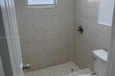 Casa en alquiler en Miami, Florida, 3 dormitorios, 296.73 m2 № 2026272 - foto 18