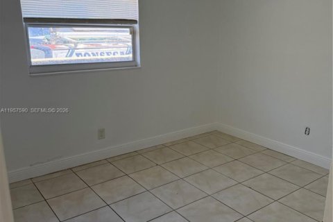 Casa en alquiler en Miami, Florida, 3 dormitorios, 296.73 m2 № 2026272 - foto 8