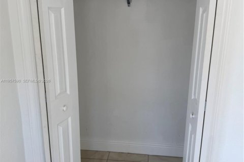 Casa en alquiler en Miami, Florida, 3 dormitorios, 296.73 m2 № 2026272 - foto 14