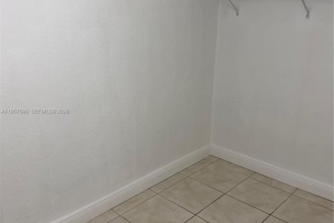 Casa en alquiler en Miami, Florida, 3 dormitorios, 296.73 m2 № 2026272 - foto 16