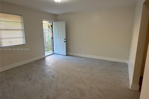 Casa en alquiler en Miami, Florida, 2 dormitorios, 139.35 m2 № 2026920 - foto 4