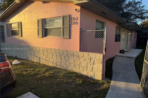 Casa en Miami, Florida 2 dormitorios, 139.35 m2 № 2026920