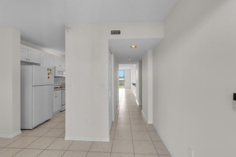 Condo in Tamarac, Florida, 2 bedrooms  № 2245664 - photo 4