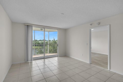Condo in Tamarac, Florida, 2 bedrooms  № 2245664 - photo 7