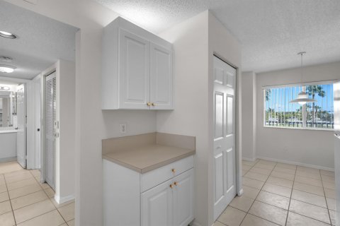 Condo in Tamarac, Florida, 2 bedrooms  № 2245664 - photo 13