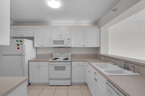 Condo in Tamarac, Florida, 2 bedrooms  № 2245664 - photo 10
