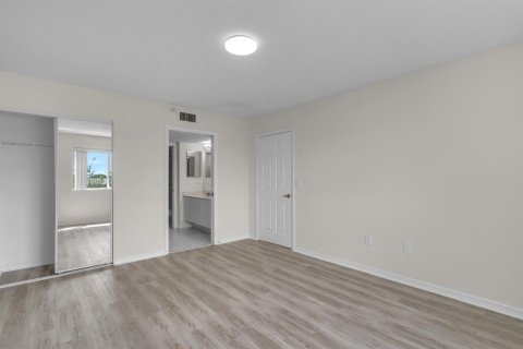 Condo in Tamarac, Florida, 2 bedrooms  № 2245664 - photo 20