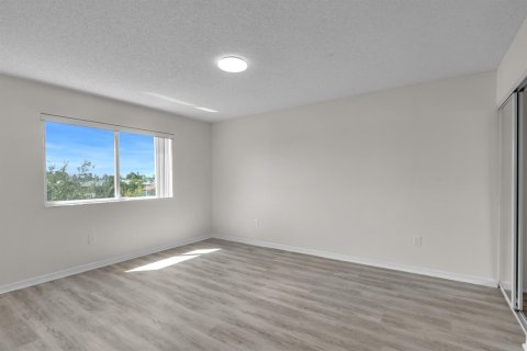 Condo in Tamarac, Florida, 2 bedrooms  № 2245664 - photo 19
