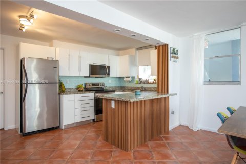 Condominio en alquiler en North Bay Village, Florida, 3 dormitorios, 115.2 m2 № 2001737 - foto 3