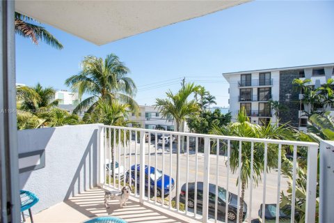 Condominio en alquiler en North Bay Village, Florida, 3 dormitorios, 115.2 m2 № 2001737 - foto 17