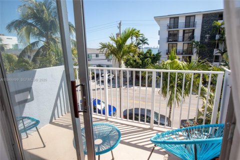 Condominio en alquiler en North Bay Village, Florida, 3 dormitorios, 115.2 m2 № 2001737 - foto 18