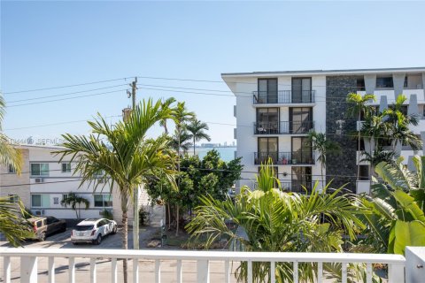 Condominio en alquiler en North Bay Village, Florida, 3 dormitorios, 115.2 m2 № 2001737 - foto 15