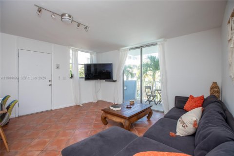 Condominio en alquiler en North Bay Village, Florida, 3 dormitorios, 115.2 m2 № 2001737 - foto 8