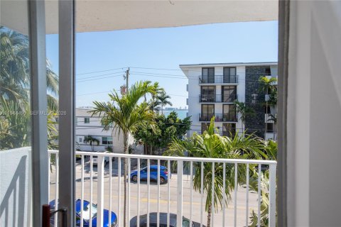 Condominio en alquiler en North Bay Village, Florida, 3 dormitorios, 115.2 m2 № 2001737 - foto 16