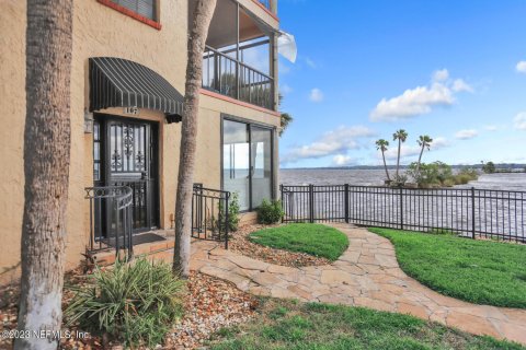 Condominio en venta en Orange Park, Florida, 3 dormitorios, 181.16 m2 № 777667 - foto 1