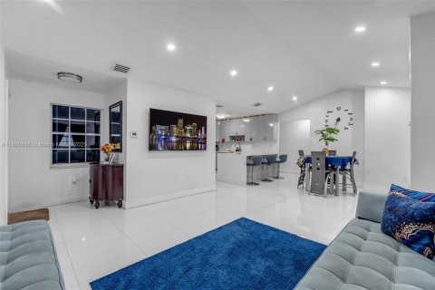 Купить виллу или дом в Майами, Флорида 3 спальни, 119.75м2, № 1943294 - фото 10