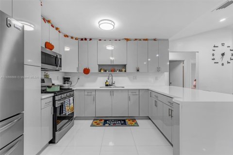 Купить виллу или дом в Майами, Флорида 3 спальни, 119.75м2, № 1943294 - фото 13