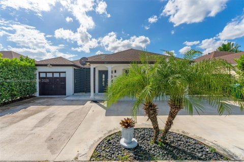 Купить виллу или дом в Майами, Флорида 3 спальни, 119.75м2, № 1943294 - фото 2