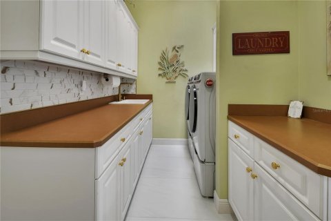 House in Port Orange, Florida 5 bedrooms, 368.82 sq.m. № 2297032 - photo 16