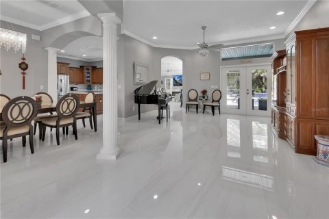 House in Port Orange, Florida 5 bedrooms, 368.82 sq.m. № 2297032 - photo 6