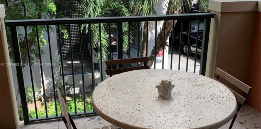 Condominio en Miami, Florida, 1 dormitorio  № 1977853