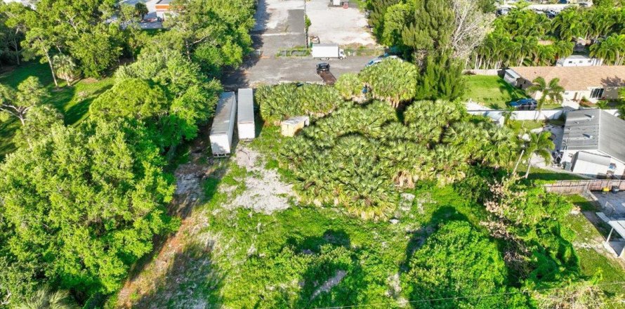Propiedad comercial en West Palm Beach, Florida № 1116668