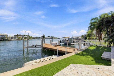 Villa ou maison à vendre à Clearwater, Floride: 4 chambres, 220.36 m2 № 2294701 - photo 5