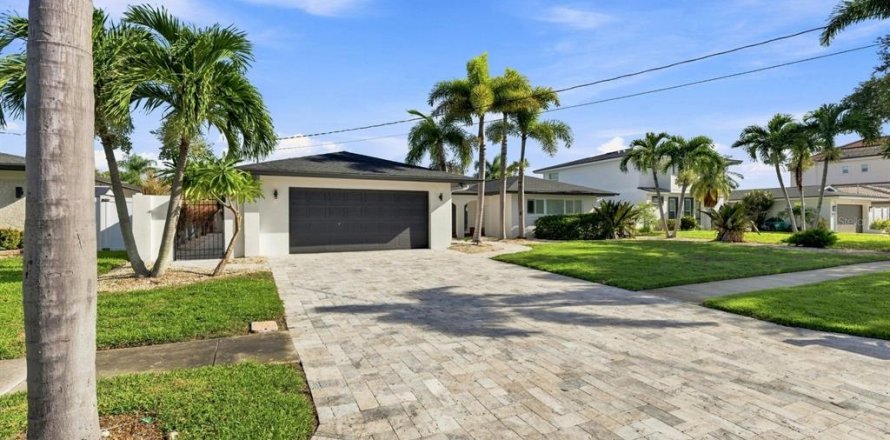 Villa ou maison à Clearwater, Floride 4 chambres, 220.36 m2 № 2294701